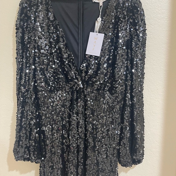 Elegant Black Sequin Dress - Picture 3 of 5
